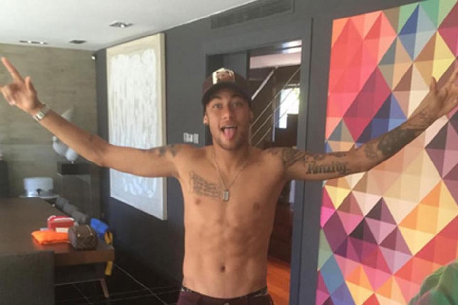 Neymar festej&oacute; en grande la victoria del Barcelona desde la sala de su casa. (Foto: FC Barcelona)
