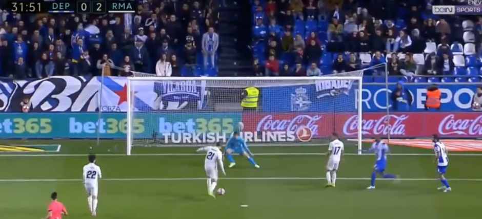 El portero Germ&aacute;n Lux del Deportivo de La Coru&ntilde;a evit&oacute; un gol del Real Madrid con el rostro. (Foto: Captura de YouTube)