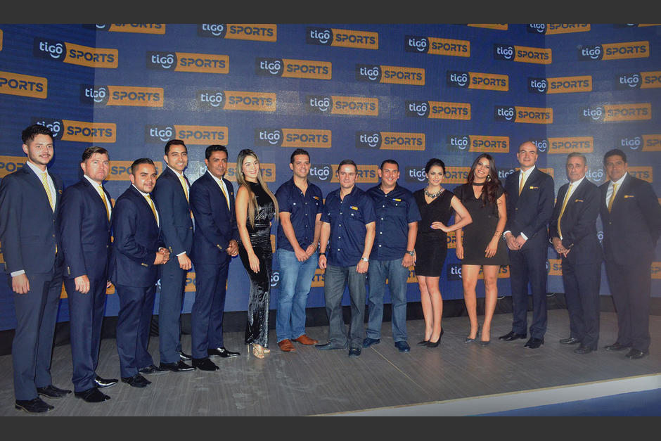 Directores de Tigo Star junto a figuras deportivas que tendr&aacute;n participaci&oacute;n en Tigo Sports. (Foto: Tigo)