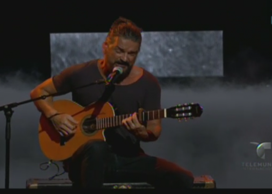 Ricardo Arjona cant&oacute; un mix inspirado en su carrera en los Billboard 2017. (Foto: captura de pantalla)