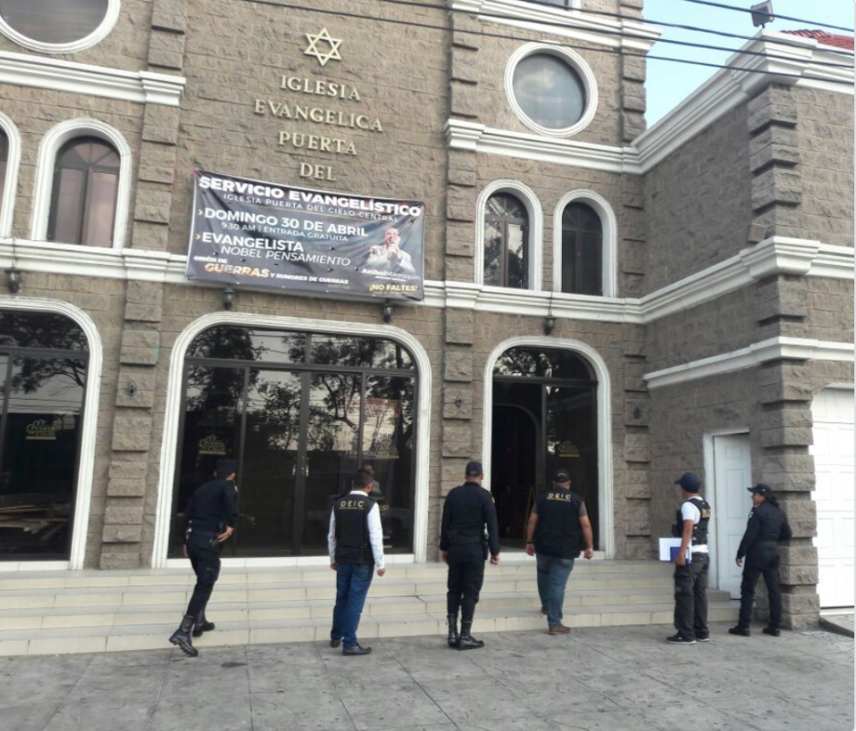 Los allanamientos se realizan en varios inmuebles de la zona 7. (Foto: PNC)