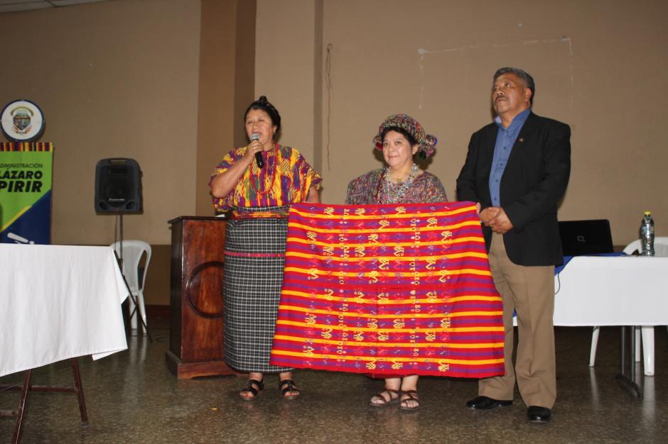 Juanita Velasco fue recibida con mucha algarab&iacute;a en San Juan Sacatep&eacute;quez. (Foto: Mario Equite/Nuestro Diario)