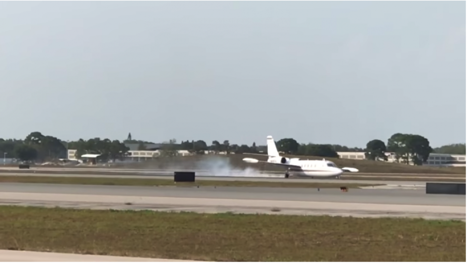 El piloto no perdi&oacute; el control y logr&oacute; aterrizar con mucha destreza el avi&oacute;n. (Captura Video)