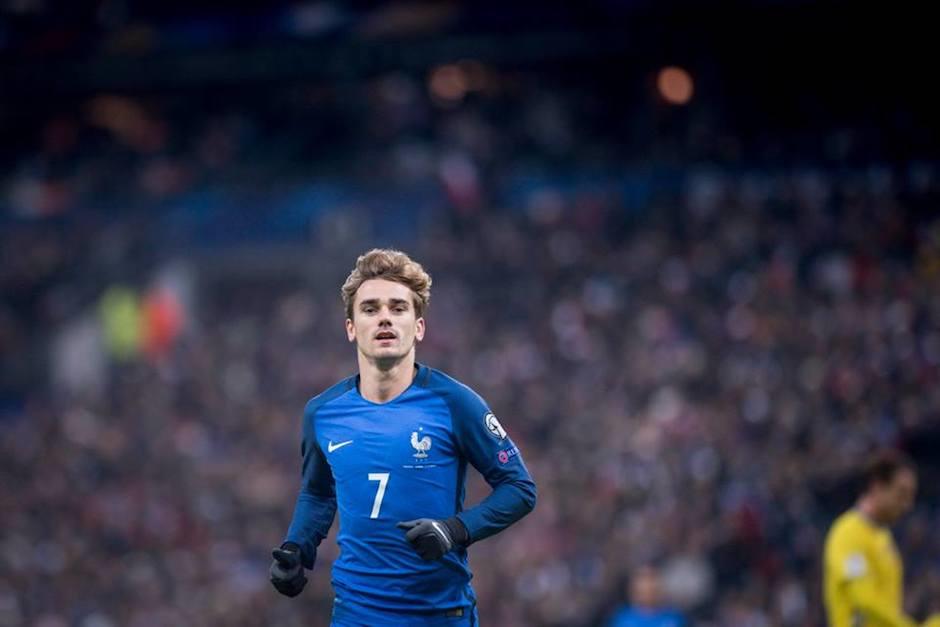 El francés que milita en el Atlético de Madrid podría ocupar la vacante que dejaría Neymar si decide marcharse al PSG. (Foto: Facebook/Antoine Griezmann)