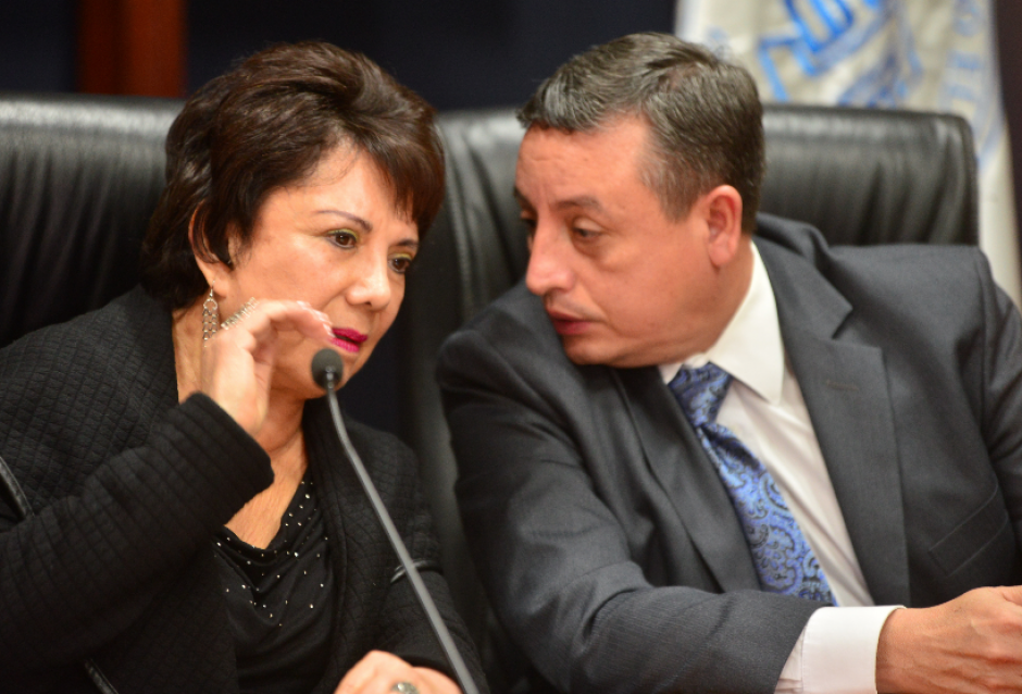 Magistrados del TSE se niegan a ser "los vasallos" del Congreso