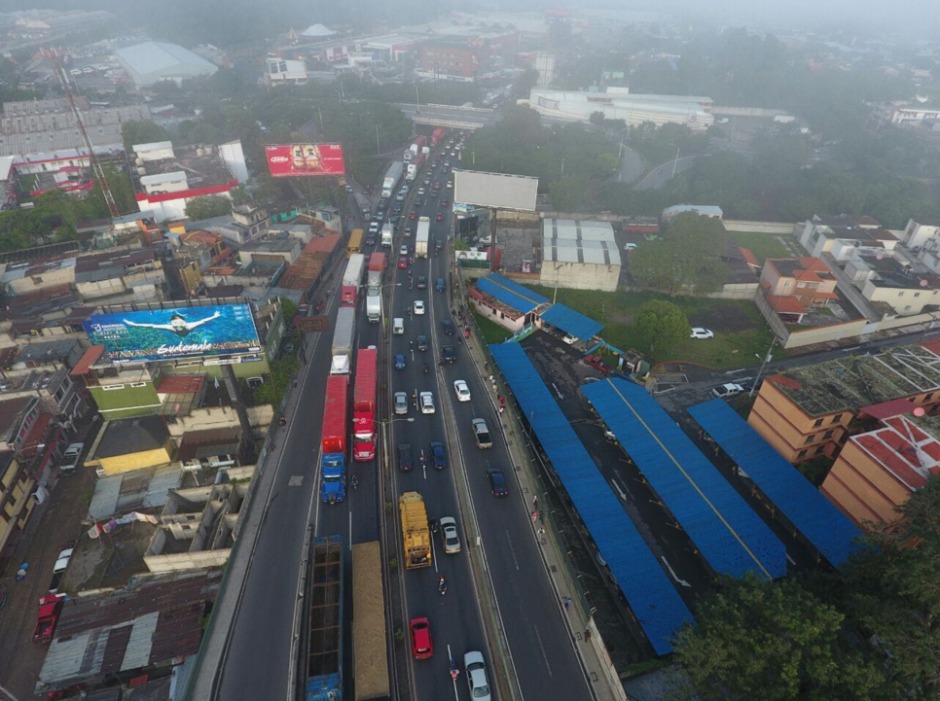 Aunque los trabajos fueron de madrugada el tr&aacute;fico fue intenso. (Foto: Amilcar Montejo/PMT) 