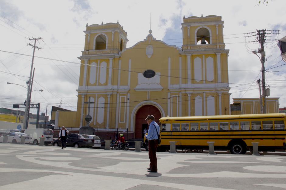 La iglesia de La Parroquia ahora cuenta con una plaza m&aacute;s amplia. (Foto: Fredy Hern&aacute;ndez/Soy502)