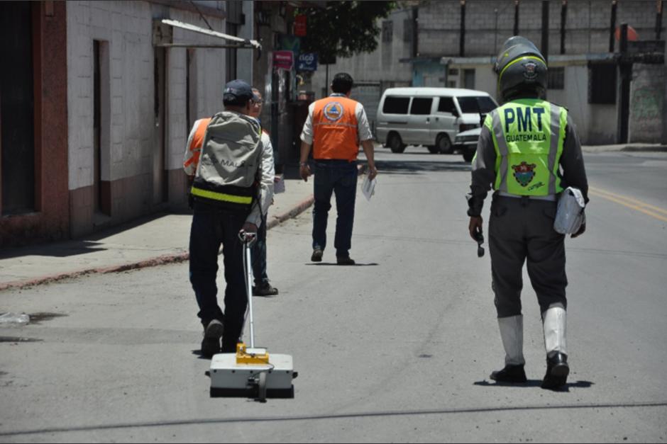 La Conred contin&uacute;a la evaluaci&oacute;n del suelo en el barrio San Antonio. (Foto: Conred) 