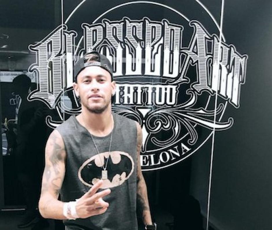 Neymar se hizo un &uacute;ltimo tatuaje en Barcelona, antes de viajar a Par&iacute;s. (Foto: Instagram)