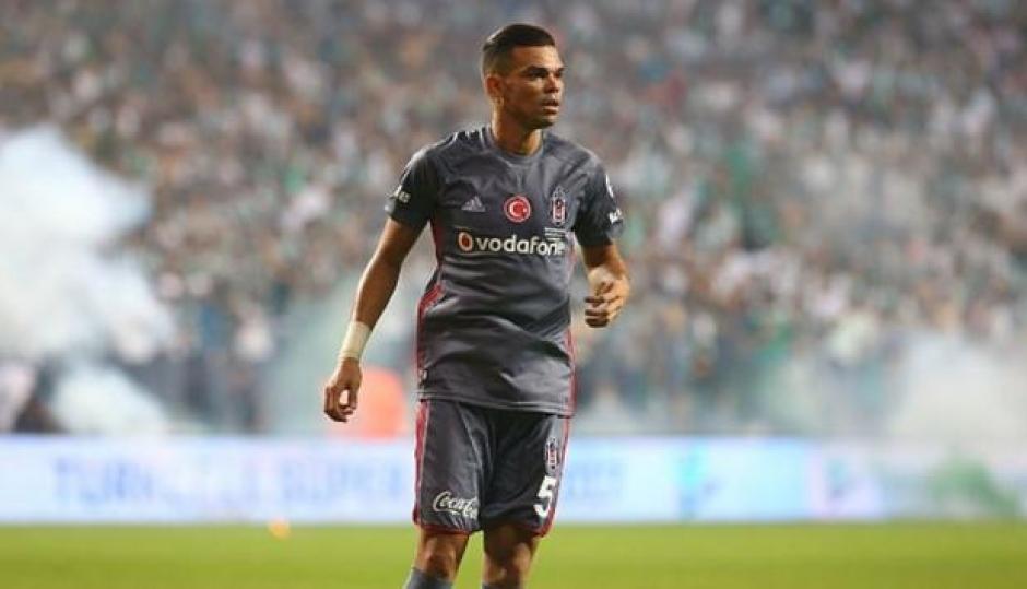 El defensor portugu&eacute;s no tuvo un buen comienzo en la liga turca. (Foto: Depor)