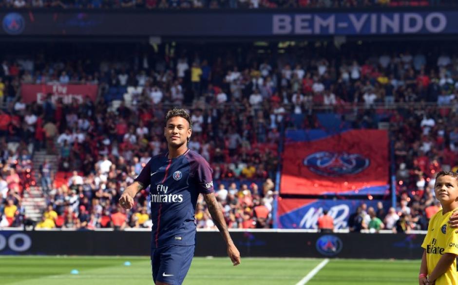 El Santos, equipo brasile&ntilde;o donde se form&oacute; Neymar, pide su cuota por el fichaje m&aacute;s escandaloso en la historia del f&uacute;tbol. (Foto: AFP)