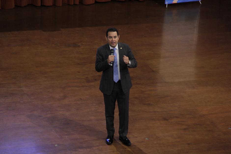 El presidente comparti&oacute; con cientos de estudiantes guatemaltecos durante la actividad. (Foto: Fredy Hern&aacute;ndez/Soy502)
