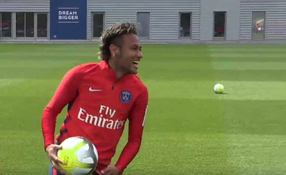 Neymar ya se divierte con sus nuevos compa&ntilde;eros. (Foto: Twitter/PSG)&nbsp;