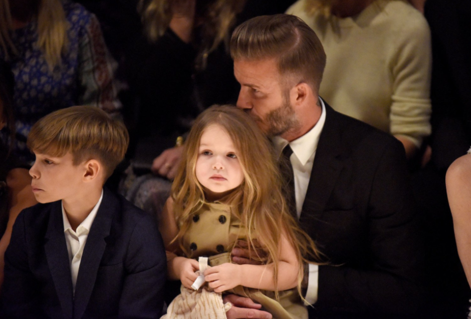 Harper Beckham es quien m&aacute;s ha evidenciado el lado paternal del exfutbolista ingl&eacute;s. (Foto: Getty Images)