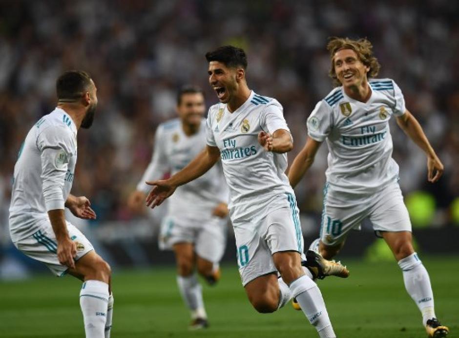 Marco Asensio marca un golazo contra el Barcelona. (Foto: AFP)