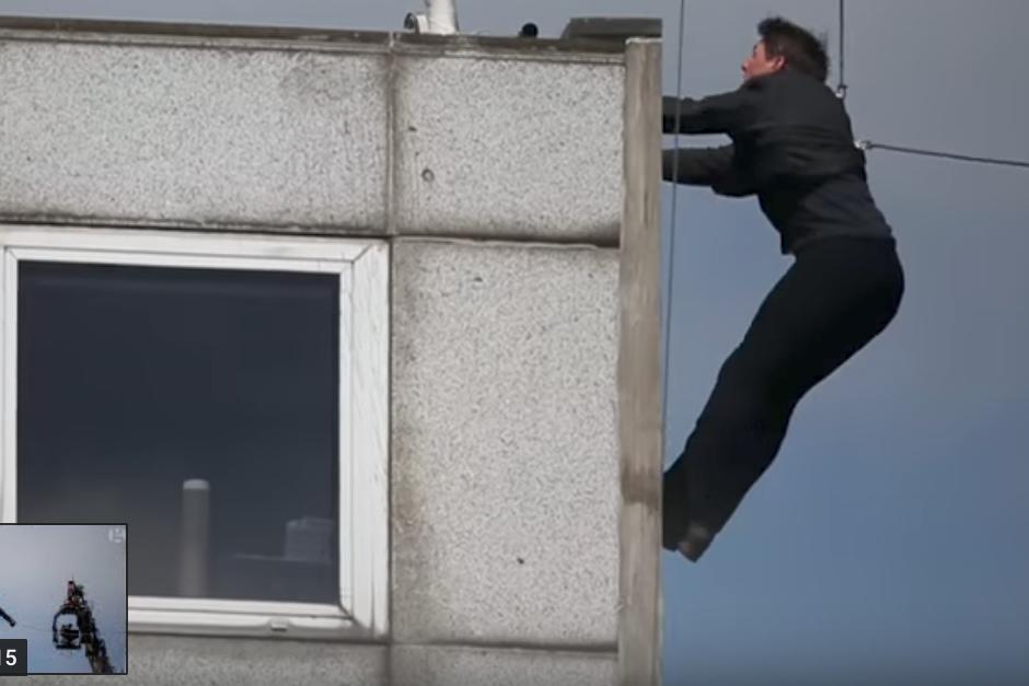 El actor que interpreta a Ethan Hunt impact&oacute; contra la pared de un edificio al realizar un salto de alto riesgo. (Imagen: captura de pantalla)