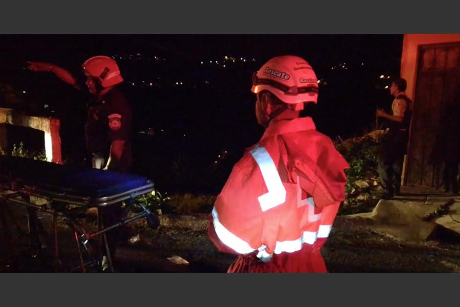 Varias personas habr&iacute;an quedado soterradas en la 16 calle final y 25 avenida de la colonia Barrio San Antonio zona 6 capitalina. (Foto: Captura de video/Cruz Roja Guatemalteca)