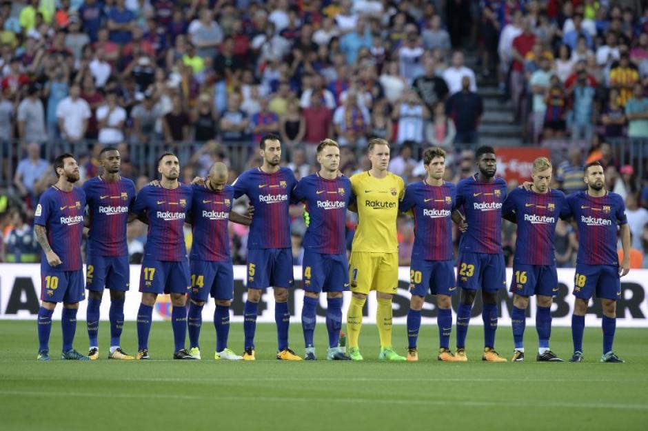 Los jugadores del FC Barcelona llevaron una playera especial para este encuentro. (Foto: AFP)