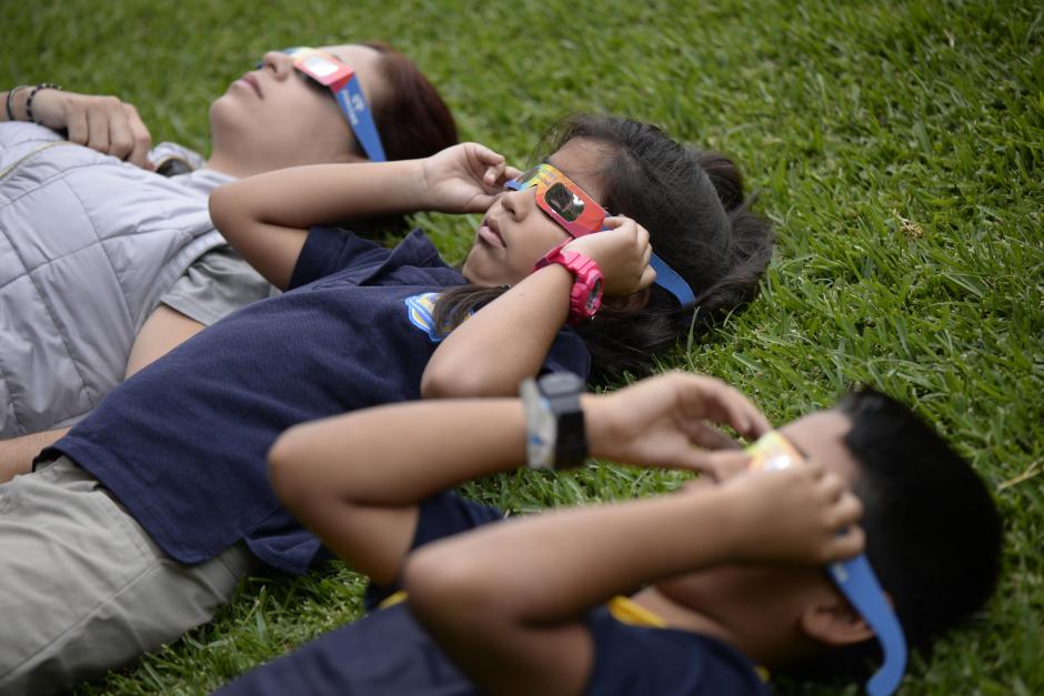 Los guatemaltecos disfrutaron del espectáculo astronómico. (Foto: Wilder López/Soy502)