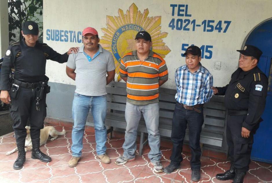 Capturan a tres hombres que se hac&iacute;an pasar por agentes de la PNC en Cob&aacute;n, Alta Verapaz. (Foto: PNC)