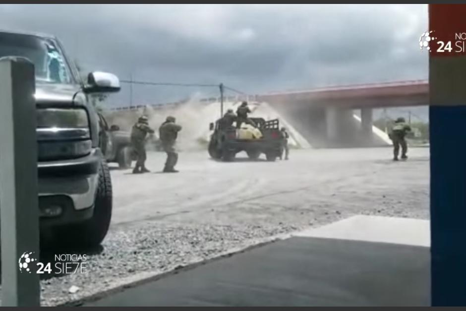 El video muestra el enfrentamiento entre militares y sicarios. (Foto: captura YouTube)&nbsp;