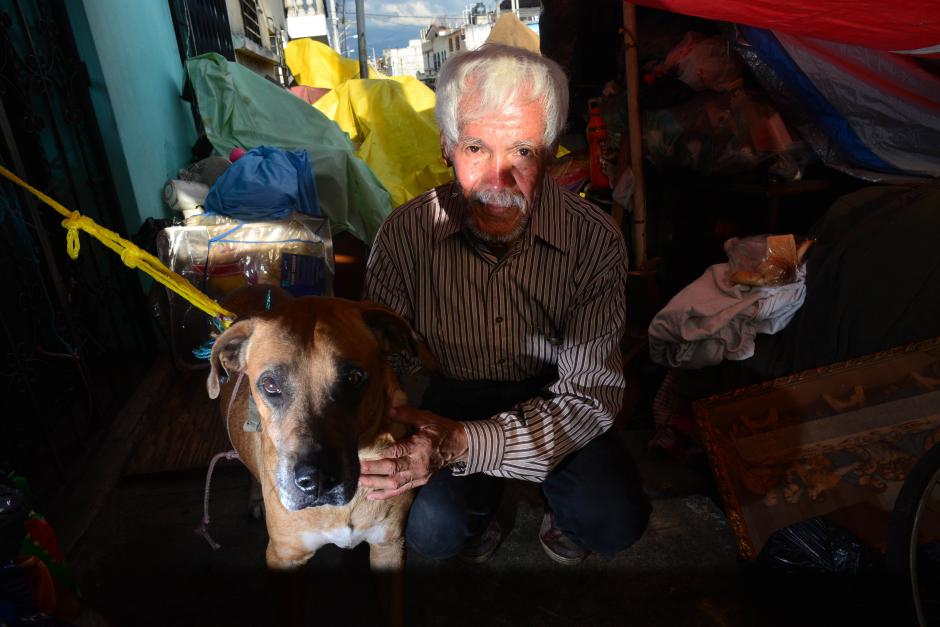 Don Hilman Martínez fue sacado de su vivienda. (Foto: Jesús Alfonso/Soy502)