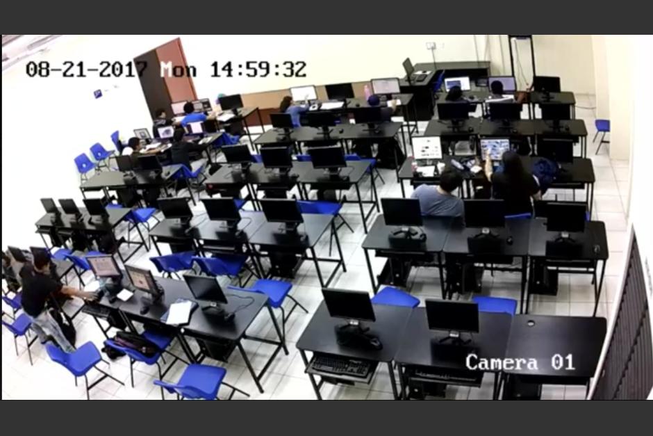 Denuncian robo en el interior del laboratorio de Arquitectura de la Universidad de San Carlos de Guatemala. (Foto: Captura de video)