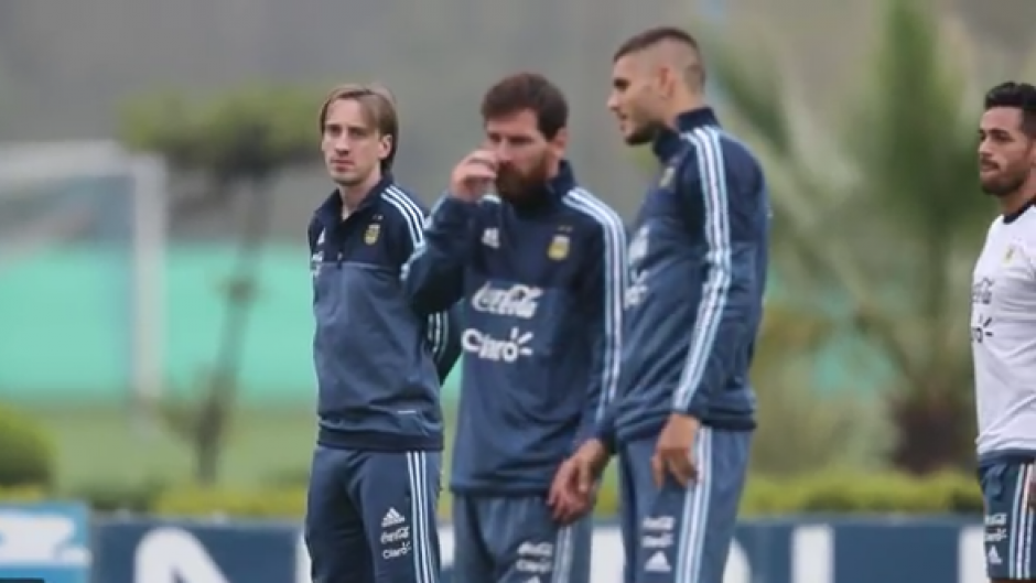 Lionel Messi se hurga la nariz y de inmediato se hace viral. (Foto: Captura de video)