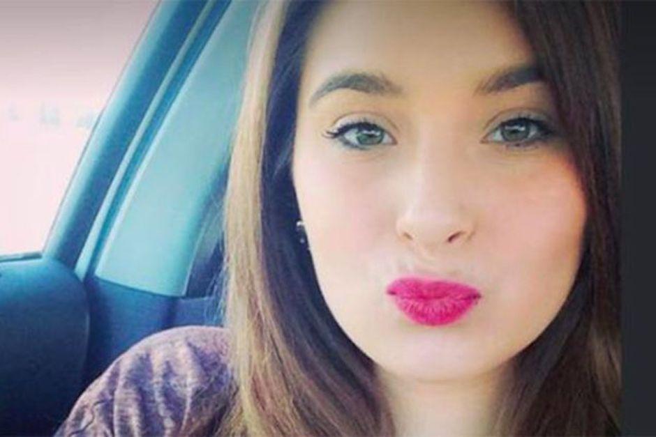 El cad&aacute;ver de la mujer fue encontrado envuelto en pl&aacute;stico y colgando de un tronco cerca de un r&iacute;o. (Foto: Yahoo)