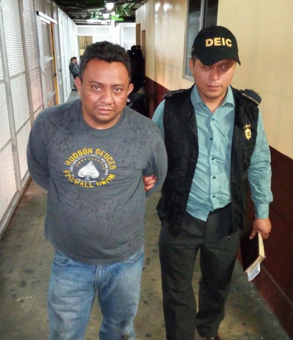 Las autoridades detuvieron a "El Zombi", un hombre de origen salvadore&ntilde;o vinculado a las extorsiones y al saqueo de viviendas. (Foto: PNC)