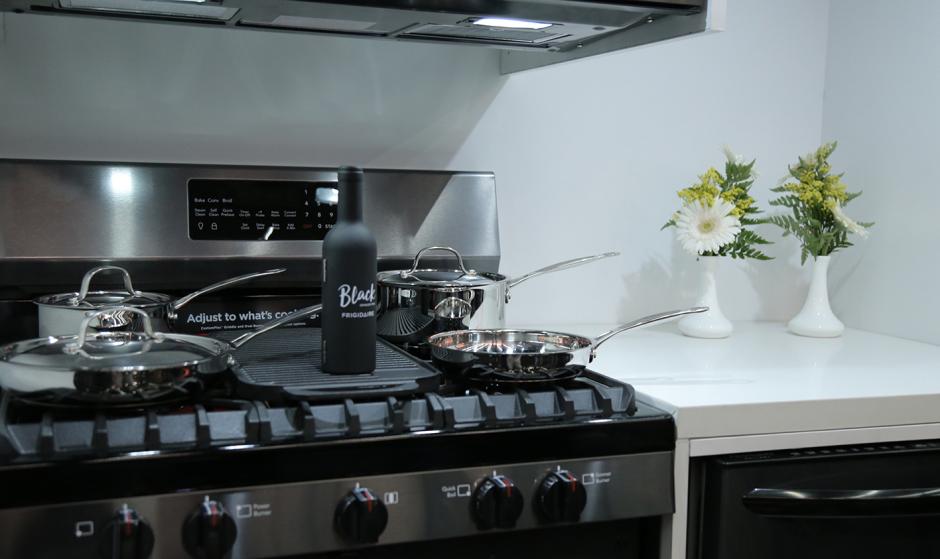 La l&iacute;nea Black Stainless Steel tiene una certificaci&oacute;n Energy Star que garantiza un m&aacute;ximo ahorro de energ&iacute;a. (Foto: Victor Xiloj/Soy502)