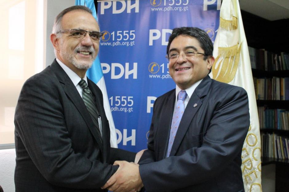 El comisionado Iv&aacute;n Vel&aacute;squez visit&oacute; la sede de la PDH. (Foto: PDH)