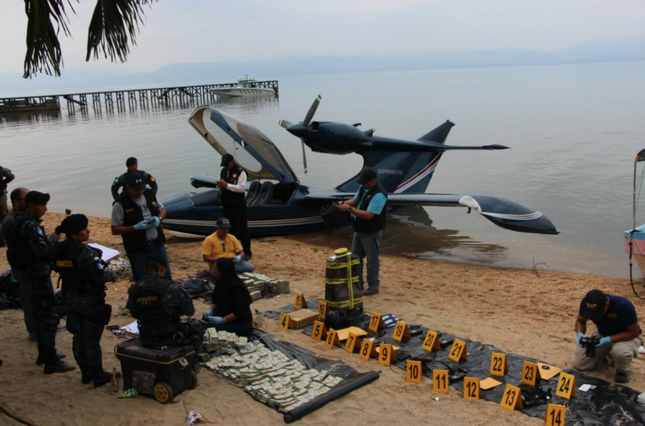 Ligan a proceso a dos mexicanos y dos guatemaltecos &nbsp;a los que les localizaron m&aacute;s de un mill&oacute;n de d&oacute;lares. (Foto: PNC)