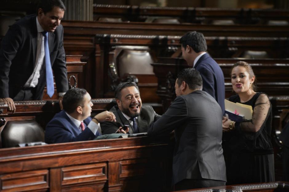 Los diputados recibirán el complemento del Bono 14 que no les pagó el Congreso en julio. (Foto: Wilder López/Soy502)