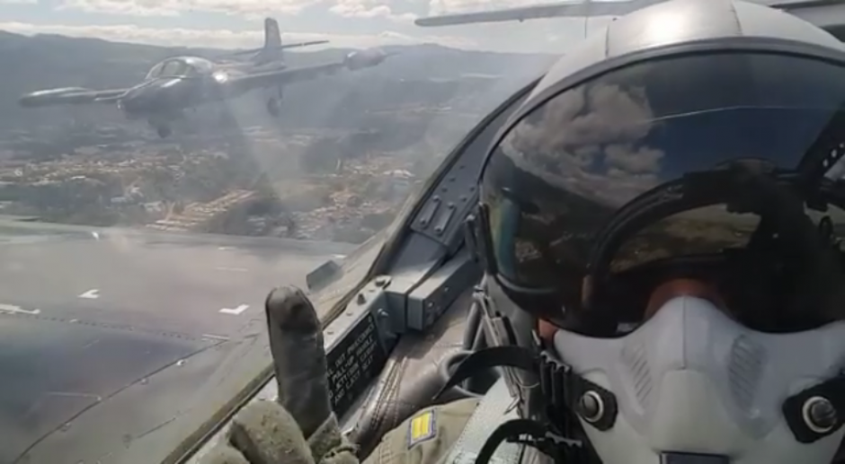 Los pilotos aviadores de El Salvador grabaron el momento desde la cabina. (Foto: Diego Guerrero/Facebook) 