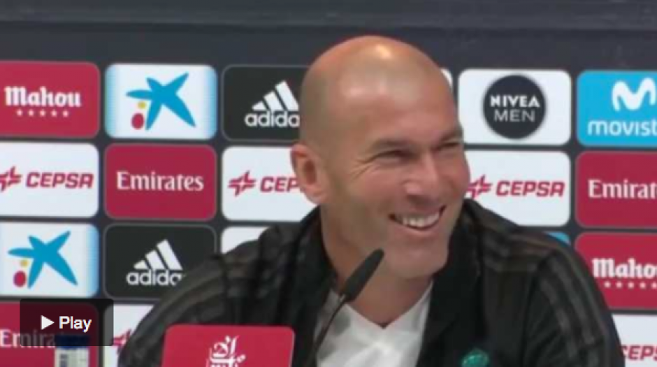 El ganador del Bal&oacute;n de Oro en 1998 y ahora entrenador del Real Madrid, Zinedine Zidane, hizo una broma sobre Ronaldo. (Foto: Captura de pantalla)