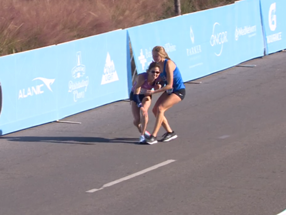 As&iacute; ayud&oacute; Ariana Luterman a su contrincante. (Foto: Infobae)