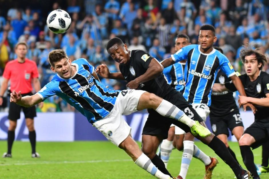 Los representantes de Am&eacute;rica disputaron uno de los encuentros m&aacute;s atractivos del torneo mundial. (Foto: AFP)