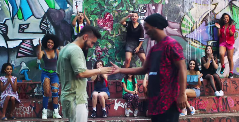 Maluma tiene a un invitado especial en su nuevo clip. (Foto: captura de pantalla)&nbsp;