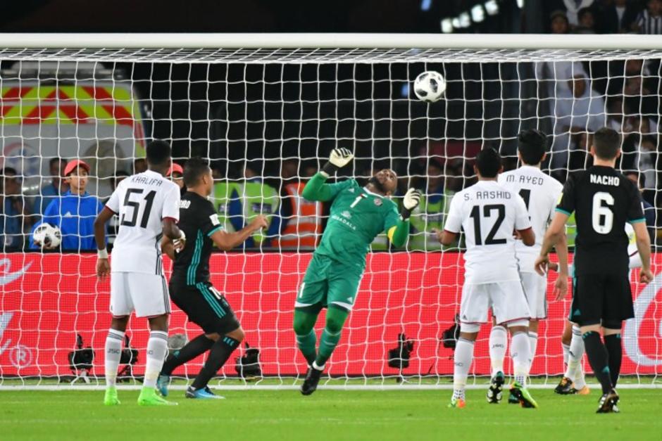 El portero del Al Jazira tuvo que salir en el segundo tiempo tras una lesi&oacute;n en la rodilla. (Foto: AFP)