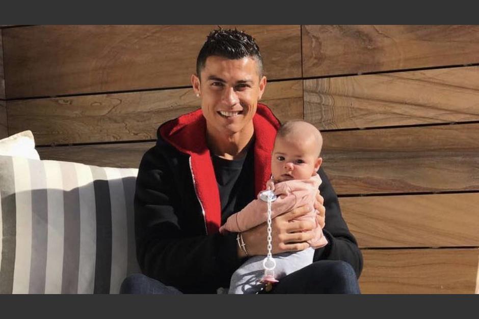 La hija m&aacute;s peque&ntilde;a de CR7 no se parece en nada al portugu&eacute;s. (Foto: Instagram)