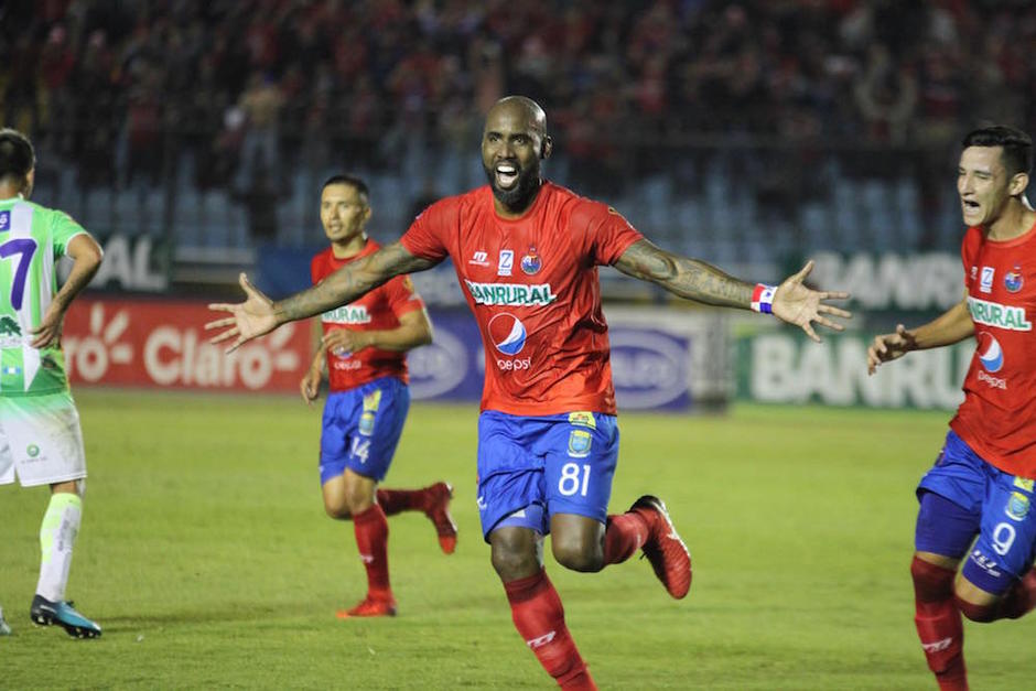 Felipe Baloy le dio el empate a Municipal en el minuto 82. (Foto: Luis Barrios/Soy502)