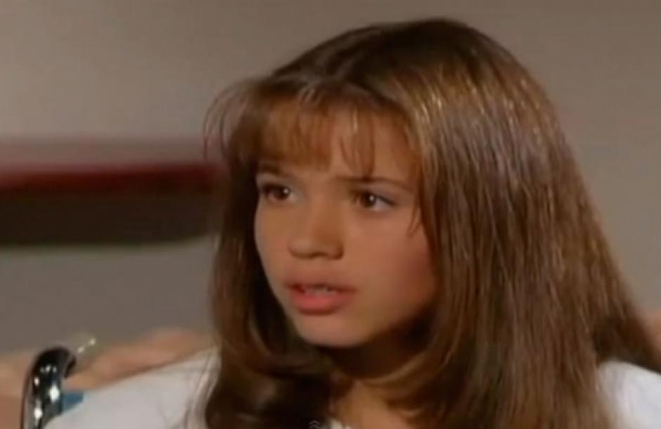 La "Maldita lisiada" es uno de los personajes m&aacute;s ic&oacute;nicos de la novela que protagoniz&oacute; Thal&iacute;a. (Foto: cpatura de pantalla)&nbsp;