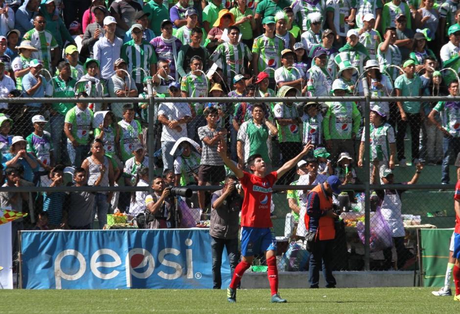 Frank de Le&oacute;n marca para Municipal y deja abierta la final. (Foto: Luis Barrios/Soy502)