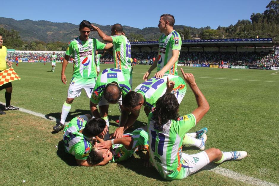 El jugador argentino se emocion&oacute; durante la celebraci&oacute;n. (Foto: Fredy Hern&aacute;ndez/Soy502)