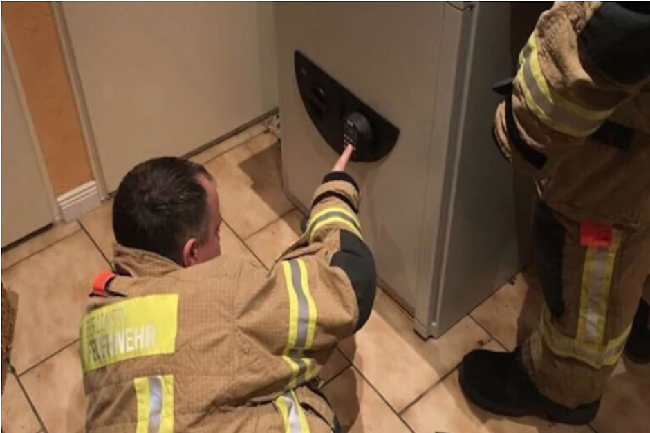 La caja fuerte qued&oacute; cerrada y nadie sab&iacute;a la clave para abrirla y rescatar al peque&ntilde;o. (Foto: Infobae)