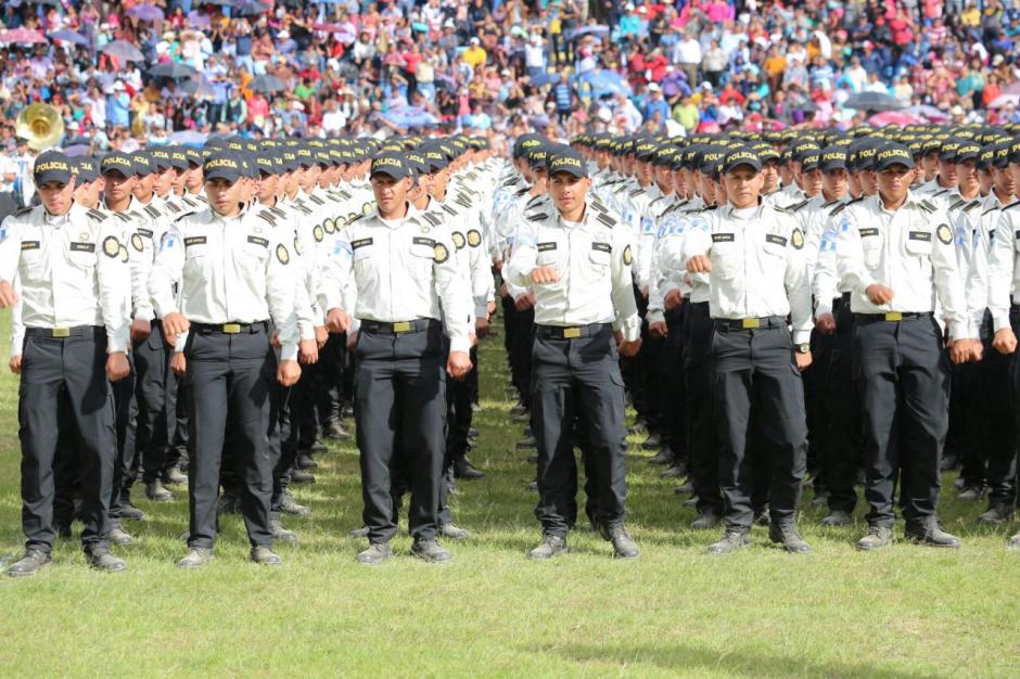 Presentan el nuevo uniforme de los agentes de la PNC. (Foto: PNC)