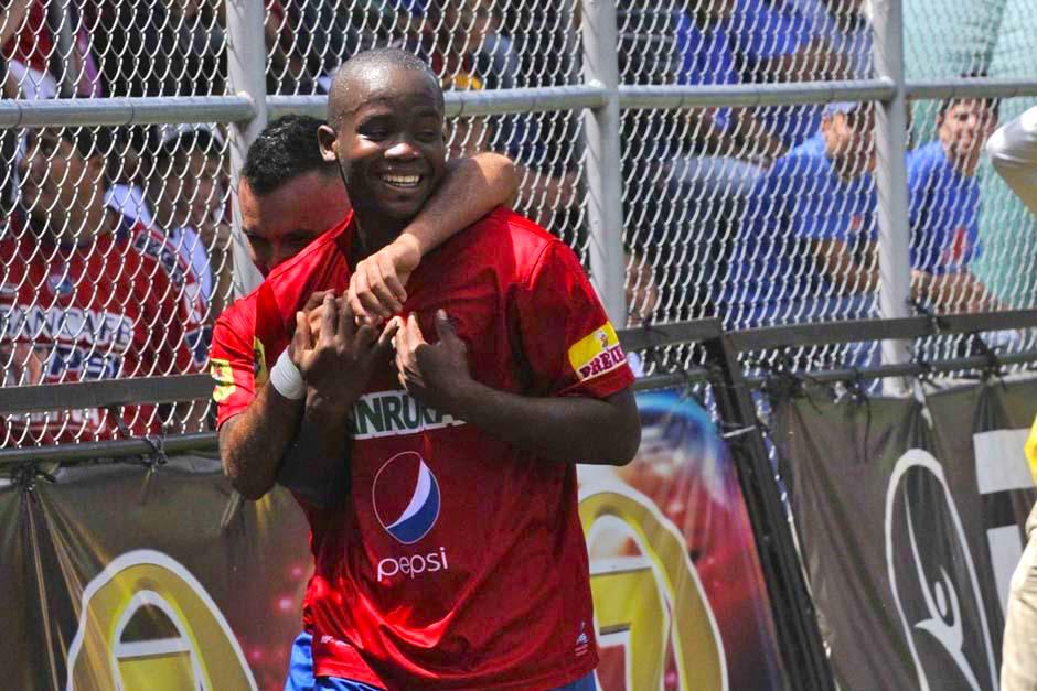 El jugador hondure&ntilde;o disfrut&oacute; de su estancia en Guatemala, pese a los malos tratos desde los grader&iacute;os. (Foto: Archivo/Soy502)
