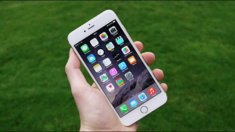 Apple admiti&oacute; que est&aacute; ralentizando el funcionamiento de los iPhones antiguos para prevenir que las bater&iacute;as de i&oacute;n-litio envejecidas fallen. (Foto: GoldGenie)