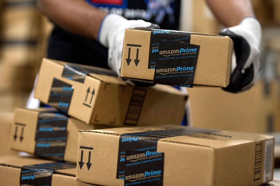 Un hombre recibe regalos inesperados de Amazon y decidi&oacute; tirarlos a la basura. (Foto: Amazon)